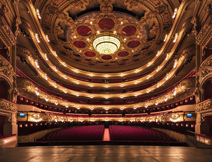 Read more about the article 8 Stage Photography Tips Concerts, Theater Productions, and More